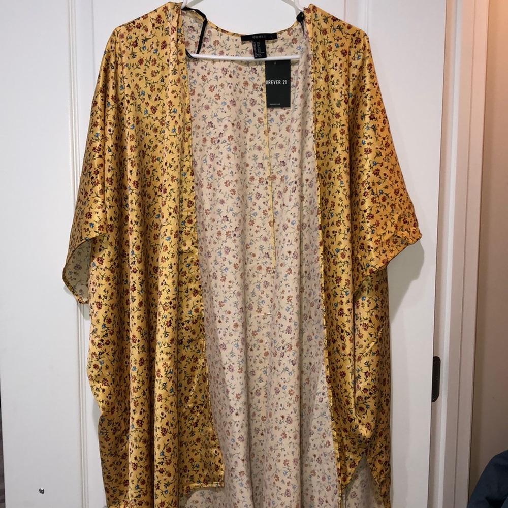Floral Kimono size MEDIUM/LARGE